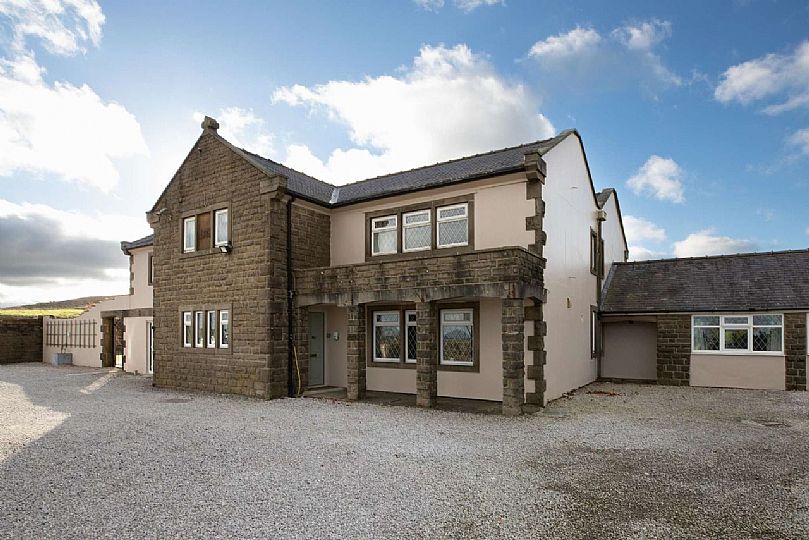 The exterior view of Quarnford Lodge